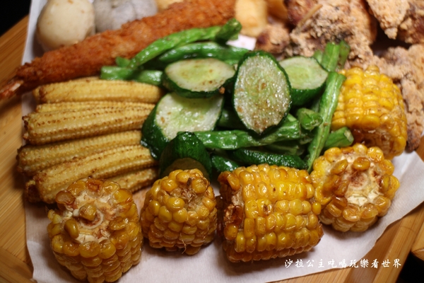 炸去啃(新北三重店):三重好吃炸雞/雞排/高雄人氣名店北上展店『炸去啃 職人炸物-三重店』在炸物店裡吃丼飯/烏龍麵/可外送/電話預訂取餐