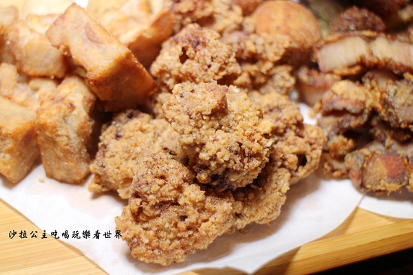 炸去啃(新北三重店):三重好吃炸雞/雞排/高雄人氣名店北上展店『炸去啃 職人炸物-三重店』在炸物店裡吃丼飯/烏龍麵/可外送/電話預訂取餐