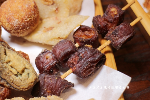 炸去啃(新北三重店):三重好吃炸雞/雞排/高雄人氣名店北上展店『炸去啃 職人炸物-三重店』在炸物店裡吃丼飯/烏龍麵/可外送/電話預訂取餐