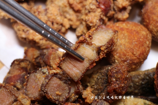 炸去啃(新北三重店):三重好吃炸雞/雞排/高雄人氣名店北上展店『炸去啃 職人炸物-三重店』在炸物店裡吃丼飯/烏龍麵/可外送/電話預訂取餐