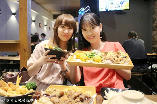 炸去啃(新北三重店):三重好吃炸雞/雞排/高雄人氣名店北上展店『炸去啃 職人炸物-三重店』在炸物店裡吃丼飯/烏龍麵/可外送/電話預訂取餐