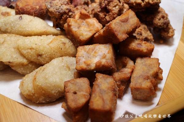 炸去啃(新北三重店):三重好吃炸雞/雞排/高雄人氣名店北上展店『炸去啃 職人炸物-三重店』在炸物店裡吃丼飯/烏龍麵/可外送/電話預訂取餐