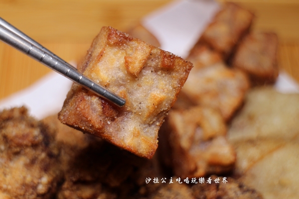 炸去啃(新北三重店):三重好吃炸雞/雞排/高雄人氣名店北上展店『炸去啃 職人炸物-三重店』在炸物店裡吃丼飯/烏龍麵/可外送/電話預訂取餐