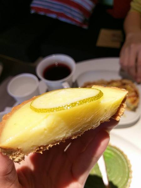 ChuChu Pâtisserie 法式甜點：ChuChu Pâtisserie 法式甜點-台南東區法式甜點  店內用餐空間超適合姐妹用餐  選擇多樣  但是不嗜甜的人要挑款