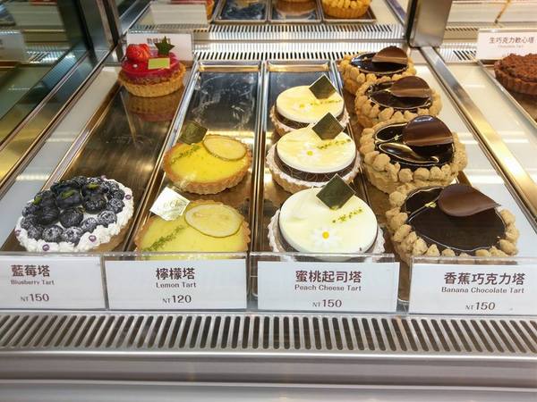 ChuChu Pâtisserie 法式甜點：ChuChu Pâtisserie 法式甜點-台南東區法式甜點  店內用餐空間超適合姐妹用餐  選擇多樣  但是不嗜甜的人要挑款