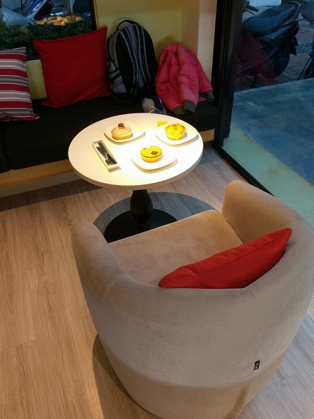 ChuChu Pâtisserie 法式甜點：ChuChu Pâtisserie 法式甜點-台南東區法式甜點  店內用餐空間超適合姐妹用餐  選擇多樣  但是不嗜甜的人要挑款