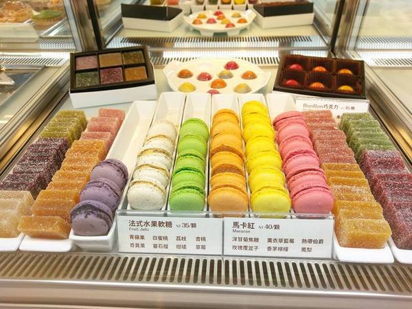 ChuChu Pâtisserie 法式甜點：ChuChu Pâtisserie 法式甜點-台南東區法式甜點  店內用餐空間超適合姐妹用餐  選擇多樣  但是不嗜甜的人要挑款