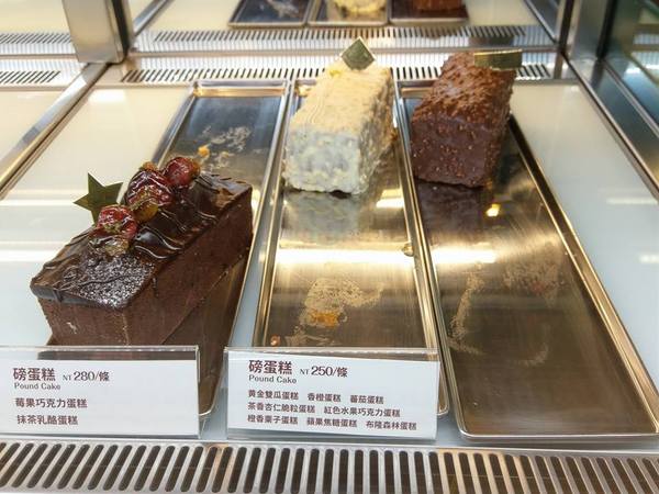 ChuChu Pâtisserie 法式甜點：ChuChu Pâtisserie 法式甜點-台南東區法式甜點  店內用餐空間超適合姐妹用餐  選擇多樣  但是不嗜甜的人要挑款