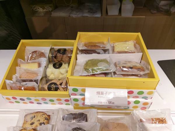 ChuChu Pâtisserie 法式甜點：ChuChu Pâtisserie 法式甜點-台南東區法式甜點  店內用餐空間超適合姐妹用餐  選擇多樣  但是不嗜甜的人要挑款