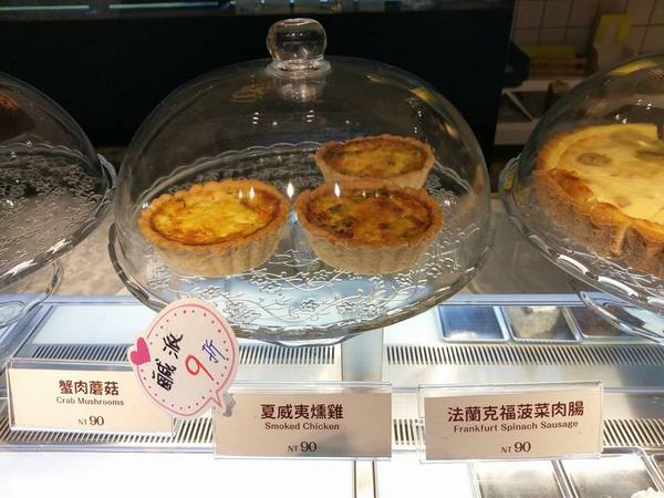 ChuChu Pâtisserie 法式甜點：ChuChu Pâtisserie 法式甜點-台南東區法式甜點  店內用餐空間超適合姐妹用餐  選擇多樣  但是不嗜甜的人要挑款