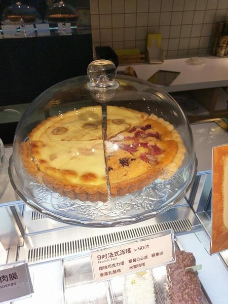 ChuChu Pâtisserie 法式甜點：ChuChu Pâtisserie 法式甜點-台南東區法式甜點  店內用餐空間超適合姐妹用餐  選擇多樣  但是不嗜甜的人要挑款