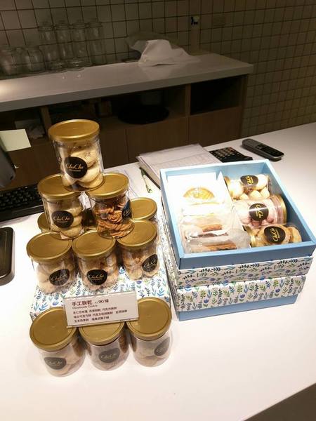 ChuChu Pâtisserie 法式甜點：ChuChu Pâtisserie 法式甜點-台南東區法式甜點  店內用餐空間超適合姐妹用餐  選擇多樣  但是不嗜甜的人要挑款