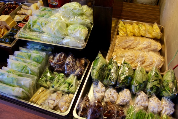 肉皮張滷味(台南忠義店)：[台南]宵夜好夥伴 嘉義老店魯味 代代相傳的好味道 肉皮張魯味