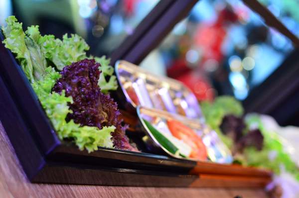 韓老大 韓式燒肉 한으뜸：▌台北 • 韓老大 ▌薇拉小公主追試營運店• 不飛韓國也能吃到首爾奉天海鮮九層塔的台灣版 + 澳洲M9壺漬牛肋肉 +燈泡咕嚕咕嚕飲料