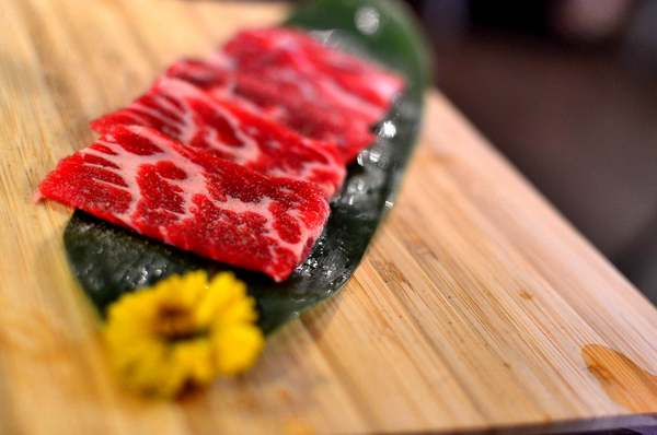 韓老大 韓式燒肉 한으뜸：▌台北 • 韓老大 ▌薇拉小公主追試營運店• 不飛韓國也能吃到首爾奉天海鮮九層塔的台灣版 + 澳洲M9壺漬牛肋肉 +燈泡咕嚕咕嚕飲料