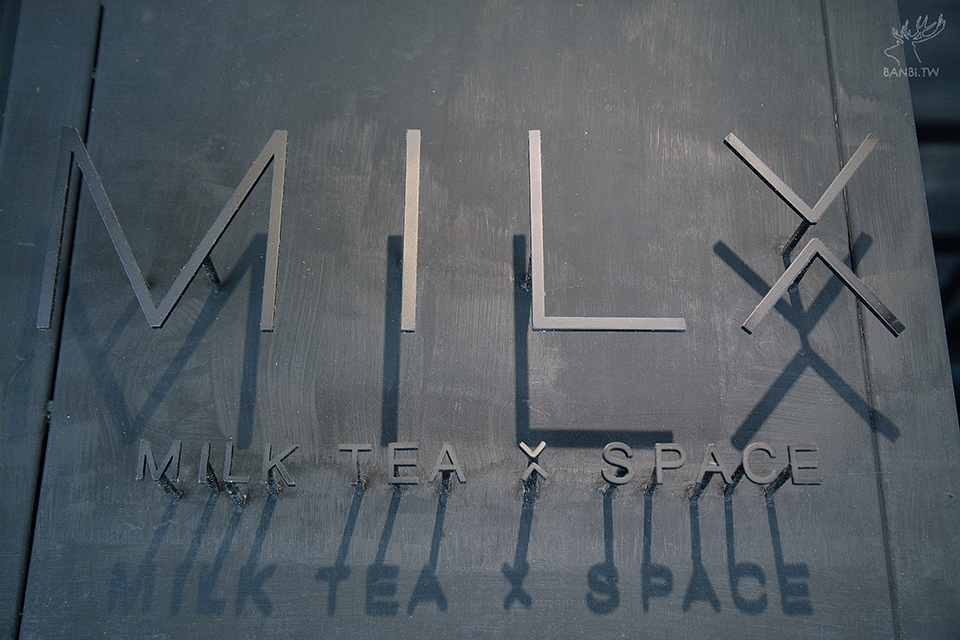 MILX 奶茶-眼球心臟圖案玻璃杯與鮮乳坊小農奶-台北捷運行天宮站 TAI_2286