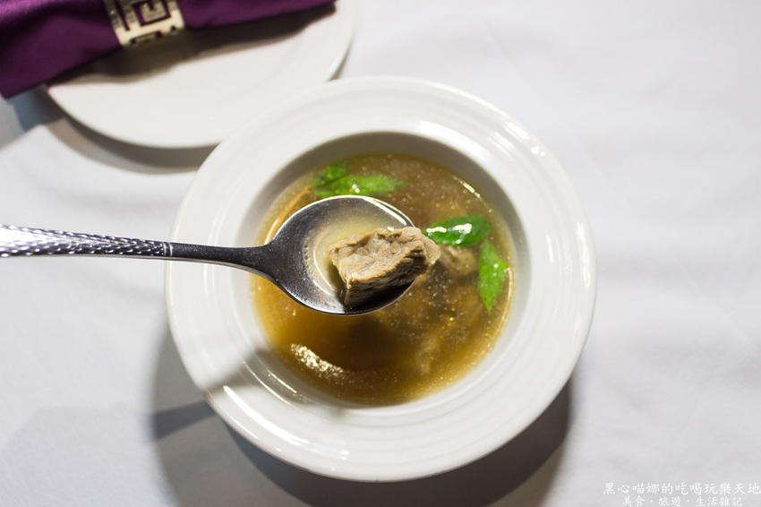 高雄苓雅︱覓奇頂級料理餐廳　香軟入味台塑牛排、厚脆多汁戰斧豬排；是浪漫高雅餐廳，亦是藝術文化展廊！