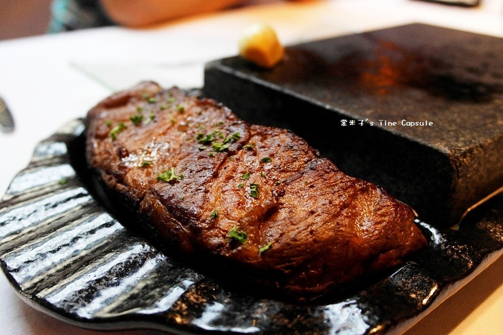 [高雄信義國小站]巷弄內的大份量戰斧豬排+嫩口台塑牛排~覓奇頂級料理Michelin House(苓雅區)!