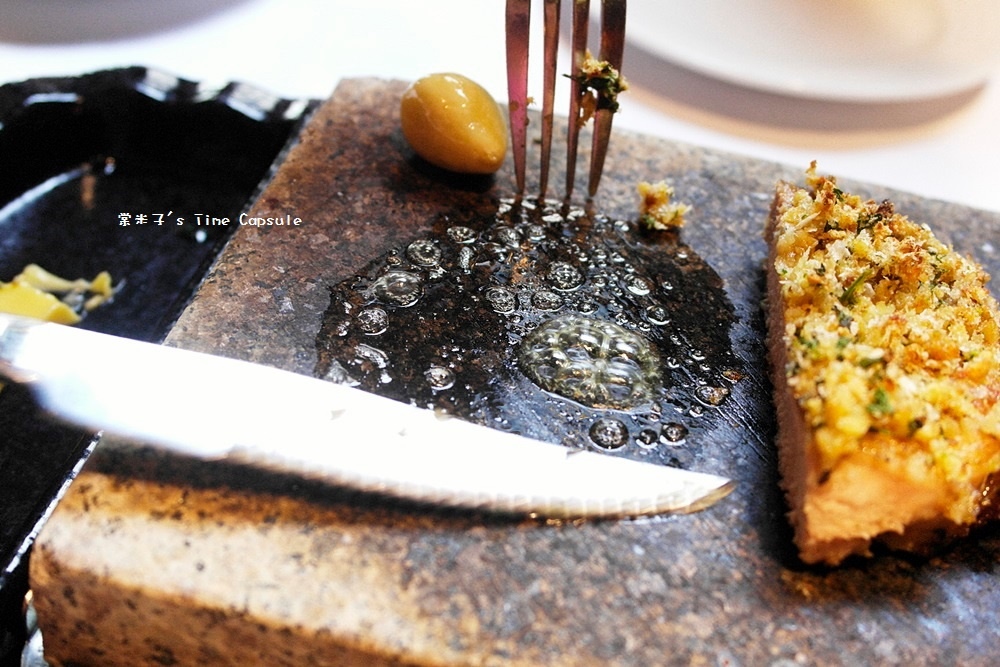 [高雄信義國小站]巷弄內的大份量戰斧豬排+嫩口台塑牛排~覓奇頂級料理Michelin House(苓雅區)!