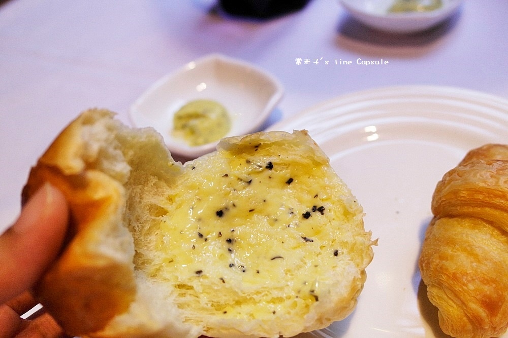 [高雄信義國小站]巷弄內的大份量戰斧豬排+嫩口台塑牛排~覓奇頂級料理Michelin House(苓雅區)!