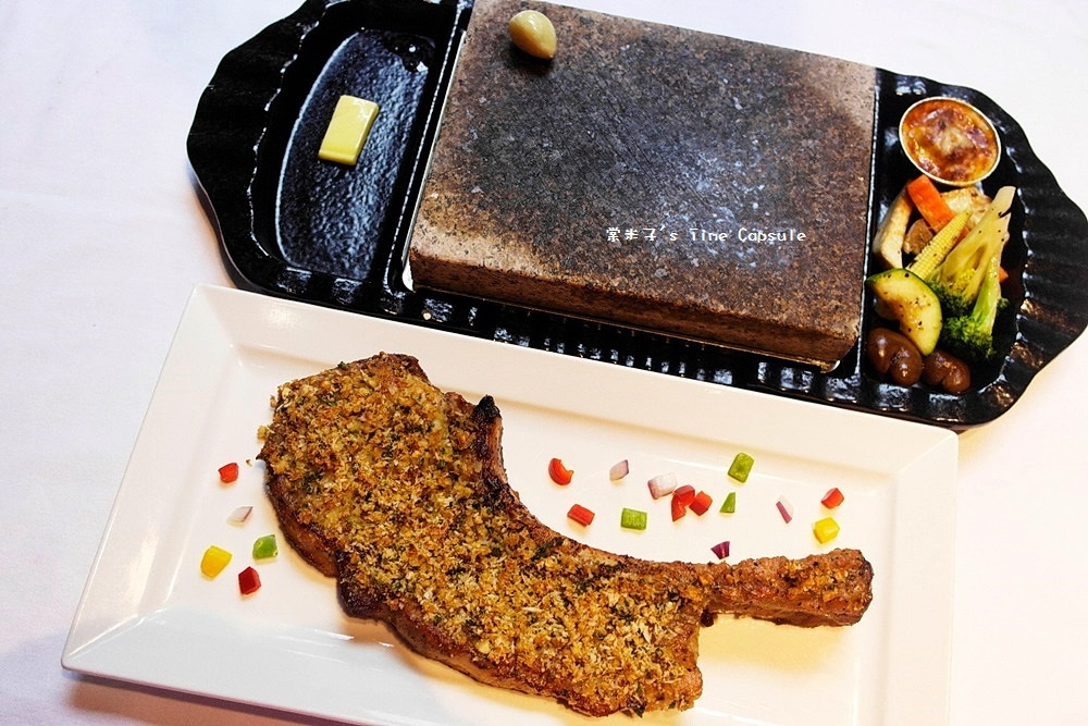 [高雄信義國小站]巷弄內的大份量戰斧豬排+嫩口台塑牛排~覓奇頂級料理Michelin House(苓雅區)!