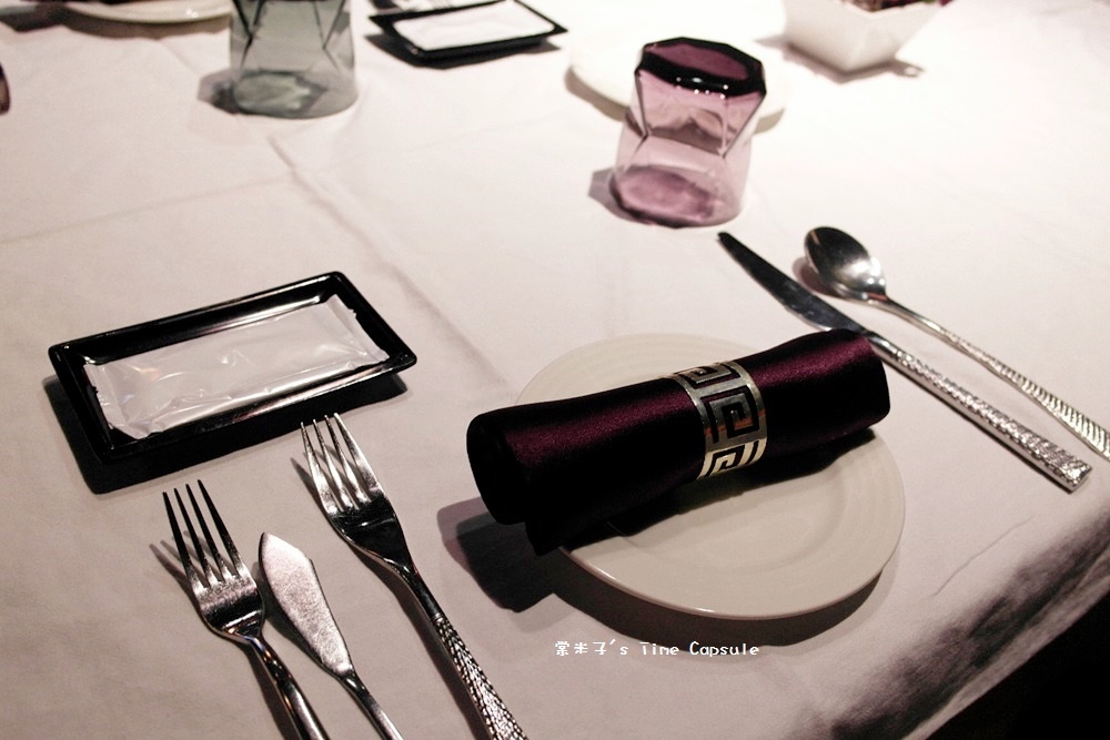 [高雄信義國小站]巷弄內的大份量戰斧豬排+嫩口台塑牛排~覓奇頂級料理Michelin House(苓雅區)!