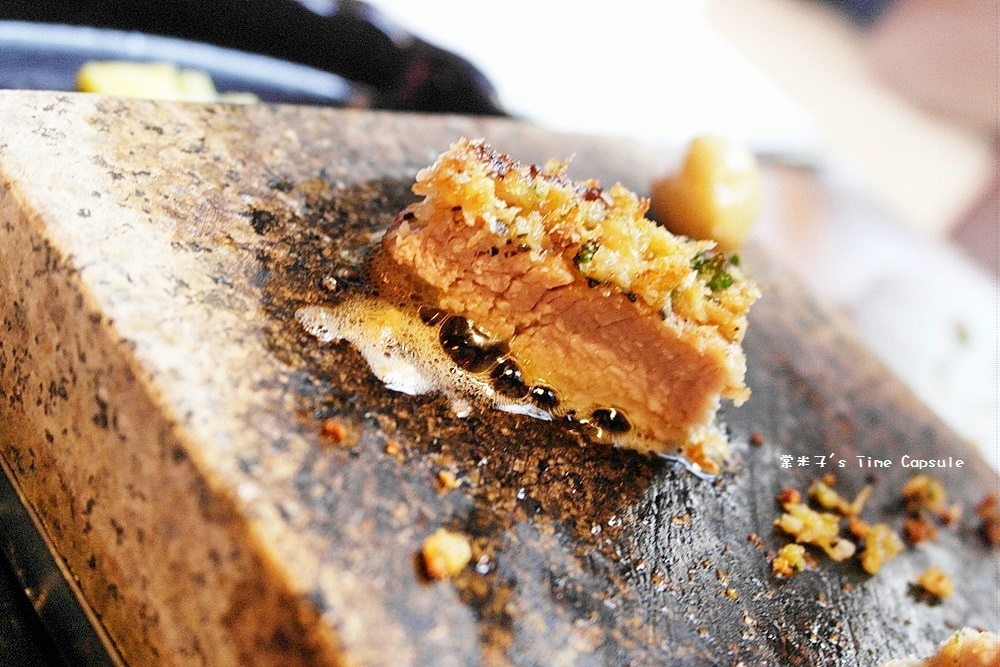 [高雄信義國小站]巷弄內的大份量戰斧豬排+嫩口台塑牛排~覓奇頂級料理Michelin House(苓雅區)!