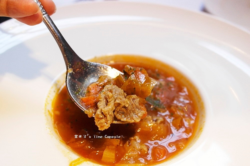 [高雄信義國小站]巷弄內的大份量戰斧豬排+嫩口台塑牛排~覓奇頂級料理Michelin House(苓雅區)!