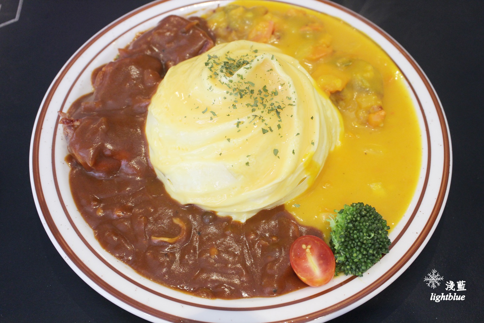 [ 六張犁站美食 ] 淺藍 ×陸角 Omurice～美味雙醬蛋包飯，漢堡排雞腿排都有飽足肉肉