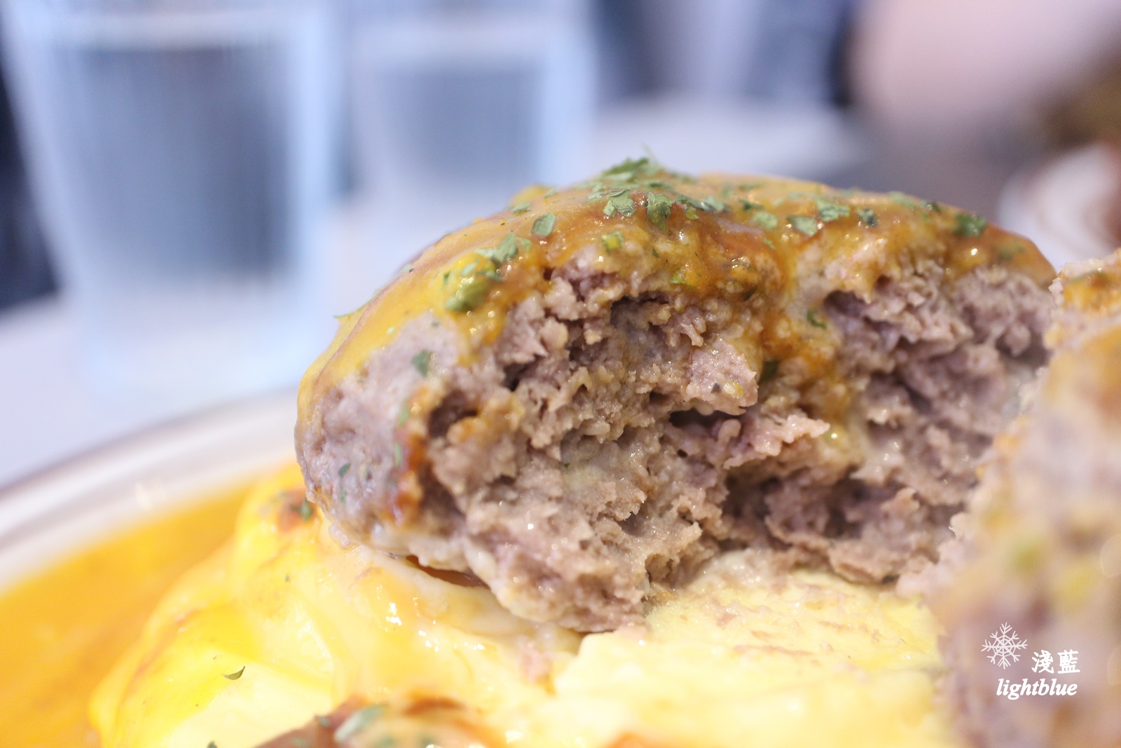 [ 六張犁站美食 ] 淺藍 ×陸角 Omurice～美味雙醬蛋包飯，漢堡排雞腿排都有飽足肉肉