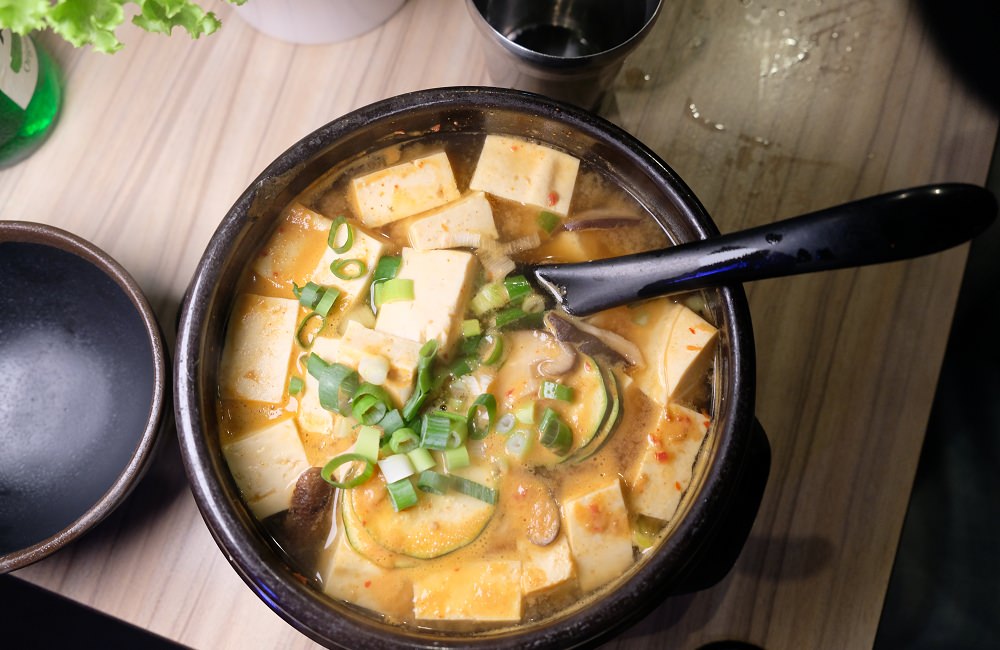 [台南]東區 大口吃肉配韓國燒酒 豬舞花韓國燒肉專賣店 歐巴烤肉給你吃~