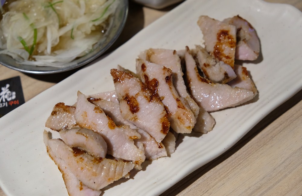 [台南]東區 大口吃肉配韓國燒酒 豬舞花韓國燒肉專賣店 歐巴烤肉給你吃~