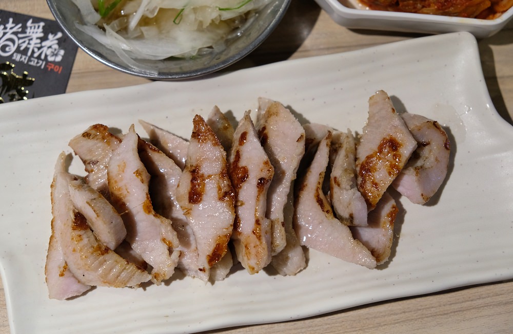 [台南]東區 大口吃肉配韓國燒酒 豬舞花韓國燒肉專賣店 歐巴烤肉給你吃~