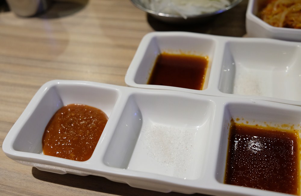 [台南]東區 大口吃肉配韓國燒酒 豬舞花韓國燒肉專賣店 歐巴烤肉給你吃~