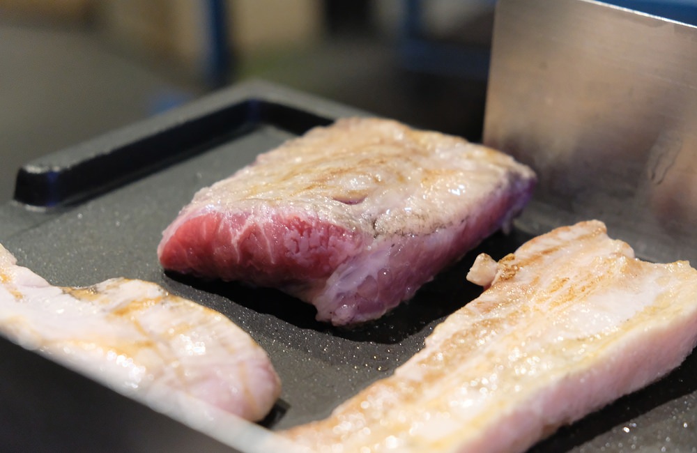 [台南]東區 大口吃肉配韓國燒酒 豬舞花韓國燒肉專賣店 歐巴烤肉給你吃~