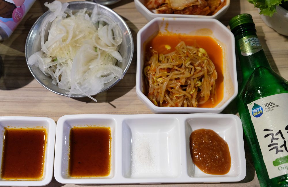 [台南]東區 大口吃肉配韓國燒酒 豬舞花韓國燒肉專賣店 歐巴烤肉給你吃~