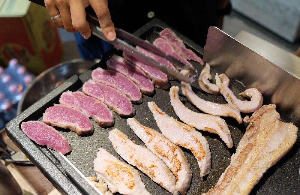 [台南]東區 大口吃肉配韓國燒酒 豬舞花韓國燒肉專賣店 歐巴烤肉給你吃~