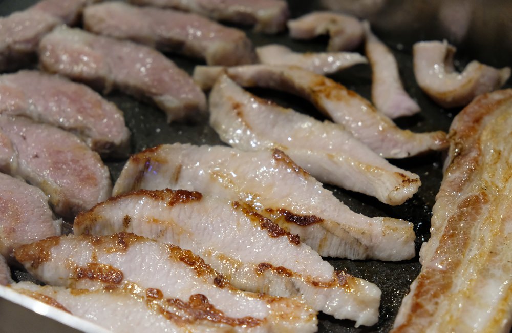 [台南]東區 大口吃肉配韓國燒酒 豬舞花韓國燒肉專賣店 歐巴烤肉給你吃~