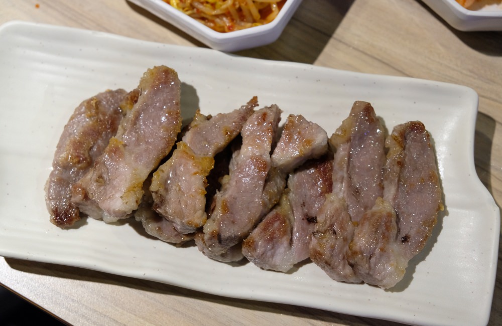 [台南]東區 大口吃肉配韓國燒酒 豬舞花韓國燒肉專賣店 歐巴烤肉給你吃~