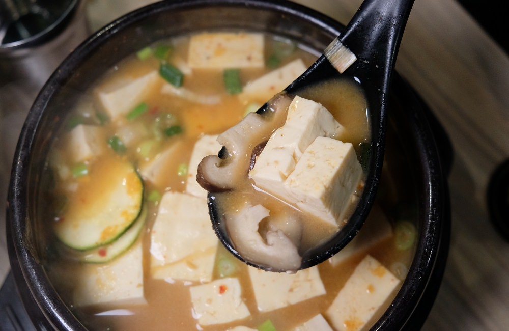 [台南]東區 大口吃肉配韓國燒酒 豬舞花韓國燒肉專賣店 歐巴烤肉給你吃~