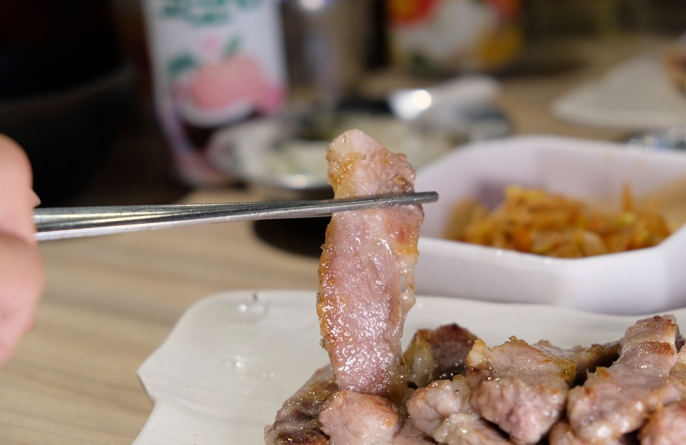 [台南]東區 大口吃肉配韓國燒酒 豬舞花韓國燒肉專賣店 歐巴烤肉給你吃~