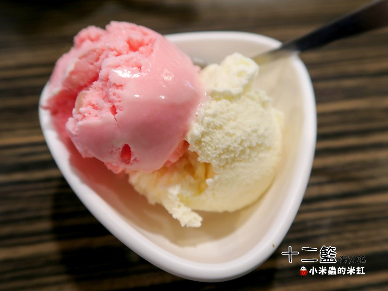 【捷運中山國中站】十二籃粥火鍋~肥蟹海鮮超新鮮，粥水打底真罕見，桌邊服務候一邊，請問你吃飽了沒~