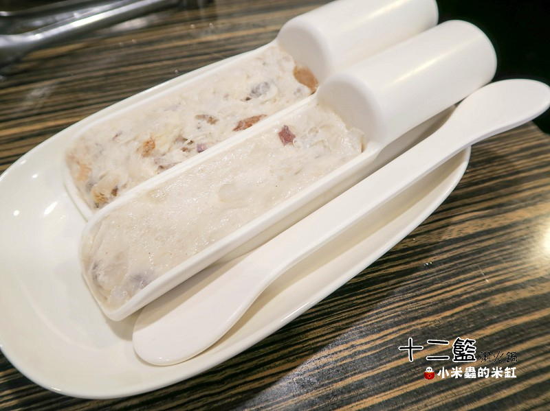 【捷運中山國中站】十二籃粥火鍋~肥蟹海鮮超新鮮，粥水打底真罕見，桌邊服務候一邊，請問你吃飽了沒~