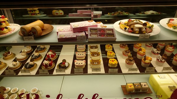 Rilakkuma Café 拉拉熊咖啡廳(台中店)：台中新光三越~Rilakkuma Cafe 拉拉熊咖啡廳~古錐的拉拉熊餐點捨不得吃下肚啦~超萌主題餐廳~
