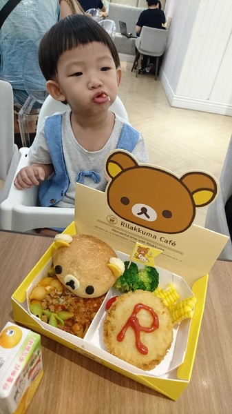 Rilakkuma Café 拉拉熊咖啡廳(台中店)：台中新光三越~Rilakkuma Cafe 拉拉熊咖啡廳~古錐的拉拉熊餐點捨不得吃下肚啦~超萌主題餐廳~