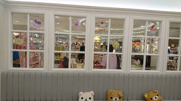 Rilakkuma Café 拉拉熊咖啡廳(台中店)：台中新光三越~Rilakkuma Cafe 拉拉熊咖啡廳~古錐的拉拉熊餐點捨不得吃下肚啦~超萌主題餐廳~
