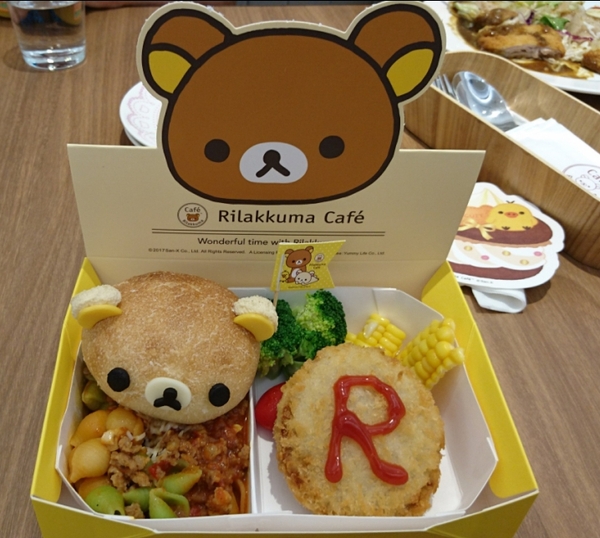 Rilakkuma Café 拉拉熊咖啡廳(台中店)：台中新光三越~Rilakkuma Cafe 拉拉熊咖啡廳~古錐的拉拉熊餐點捨不得吃下肚啦~超萌主題餐廳~