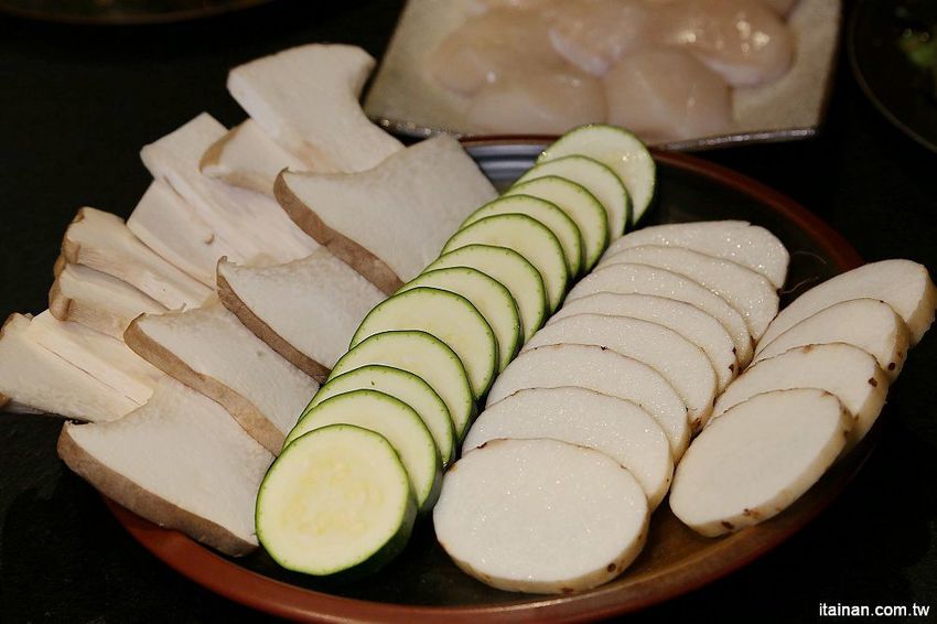 嘉義觀止飯店.燒肉觀止~優質住宿與最強燒肉的絕佳組合!期間限定『觀止‧品藏牛』一泊三食好划算 - 台南好Food遊