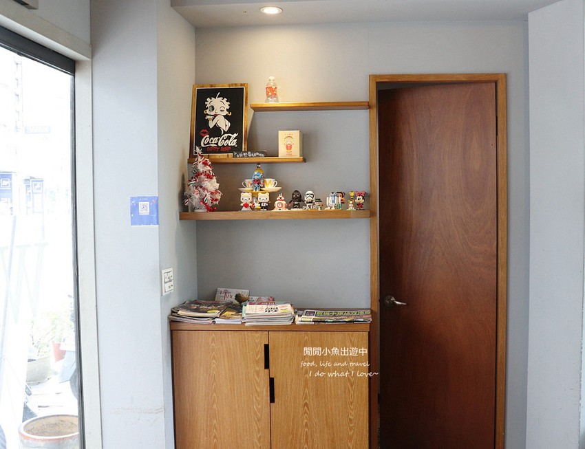 板橋美食餐廳黑鑽咖啡-府中路NO.1。白色咖啡廳享用店家自己烘焙的咖啡,焦糖海鹽咖啡、冰滴咖啡,近捷運府中站