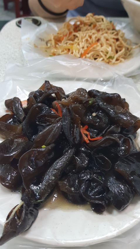 【中和.永和】永安市場站午餐.晚餐推薦。老周牛肉麵清燉+紅燒小菜超彭湃